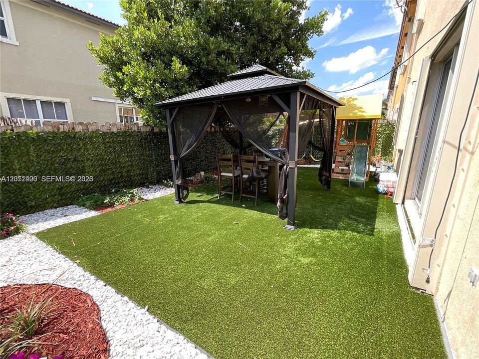 На продажу: $759,900 (4 спален, 3 ванн, 2306 Квадратных фут)