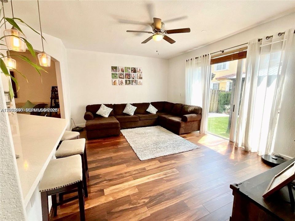 На продажу: $759,900 (4 спален, 3 ванн, 2306 Квадратных фут)