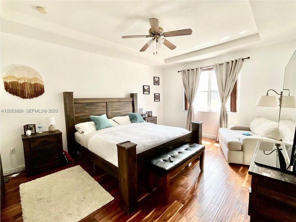 На продажу: $759,900 (4 спален, 3 ванн, 2306 Квадратных фут)