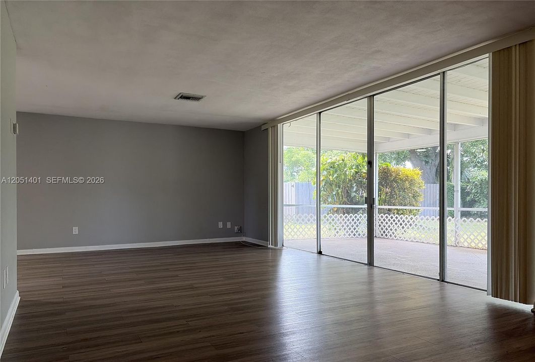 For Sale: $461,250 (3 beds, 2 baths, 1400 Square Feet)