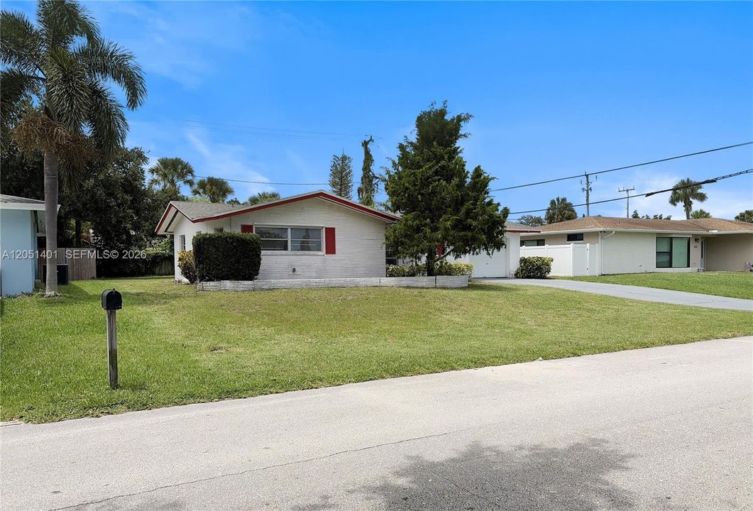 Active With Contract: $461,250 (3 beds, 2 baths, 1400 Square Feet)