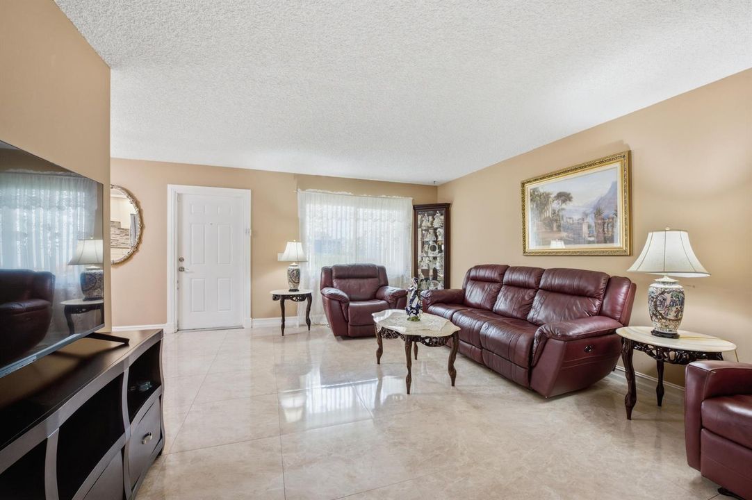Neutral Decor