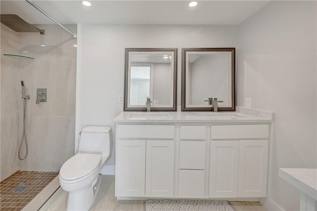 MAIN BATHROOMR SHOWER