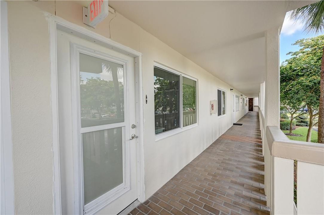 FRONT DOOR BREEZE DOOR