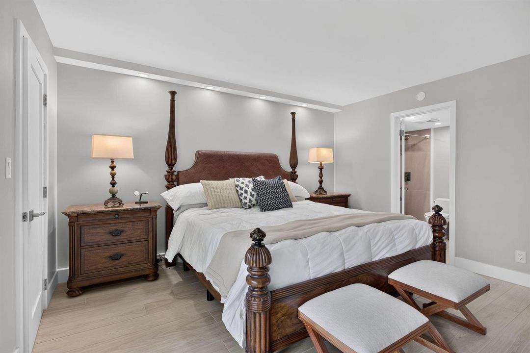 MAIN BEDROOM
