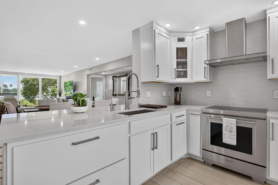 KITCHEN FULLY EQUIPPED