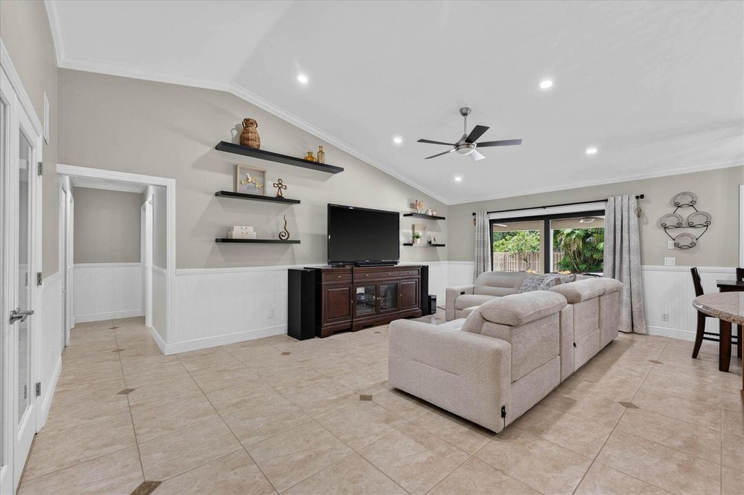 10-20250 NW 5th St, Pembroke Pines-15