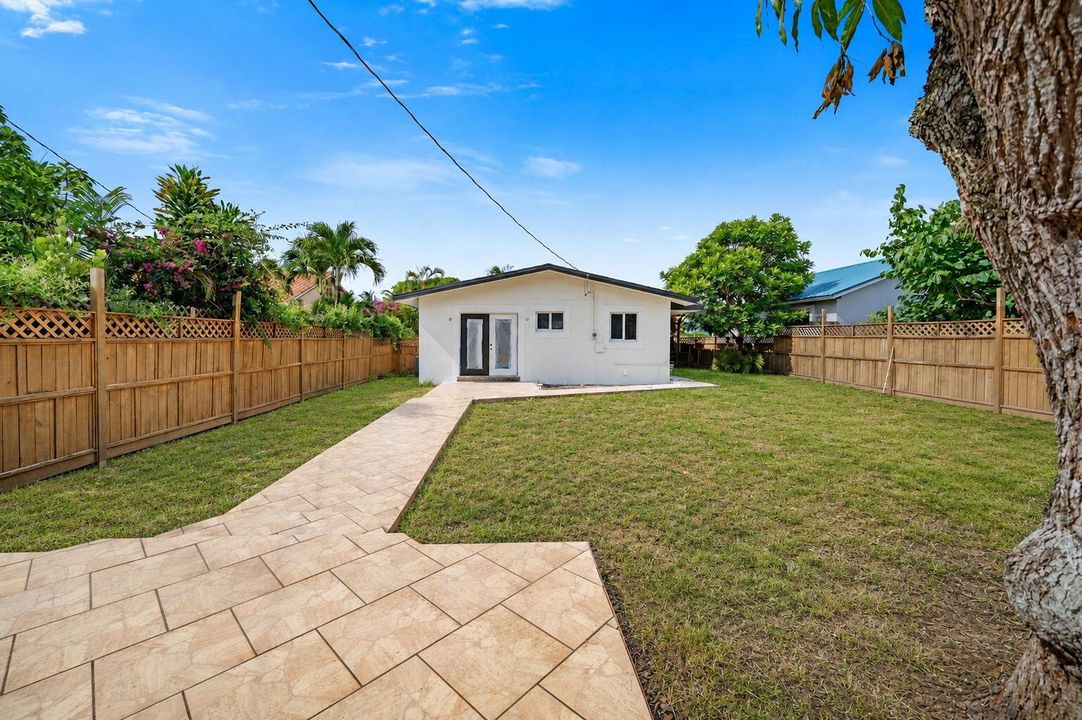 25-web-or-mls-Backyard