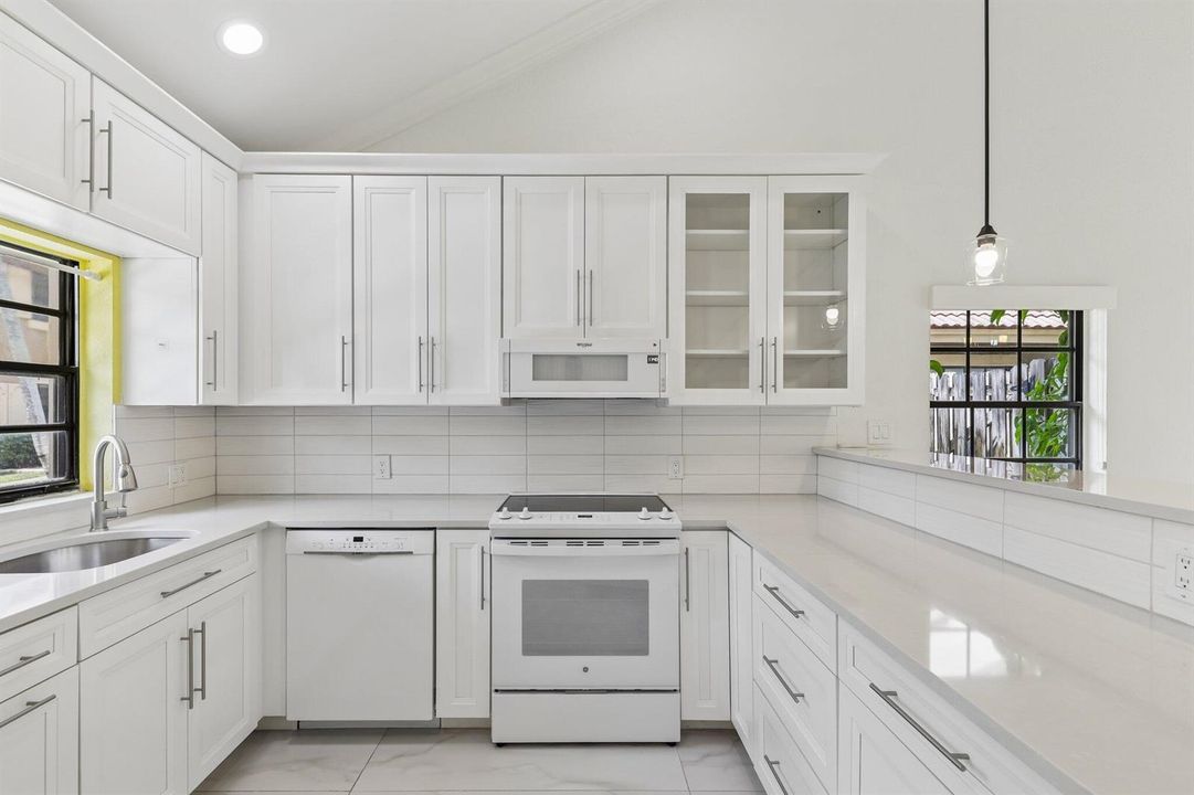 11-web-or-mls-Riverside Dr-S0607-011