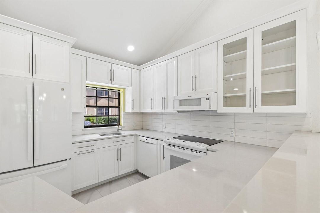 12-web-or-mls-Riverside Dr-S0607-012