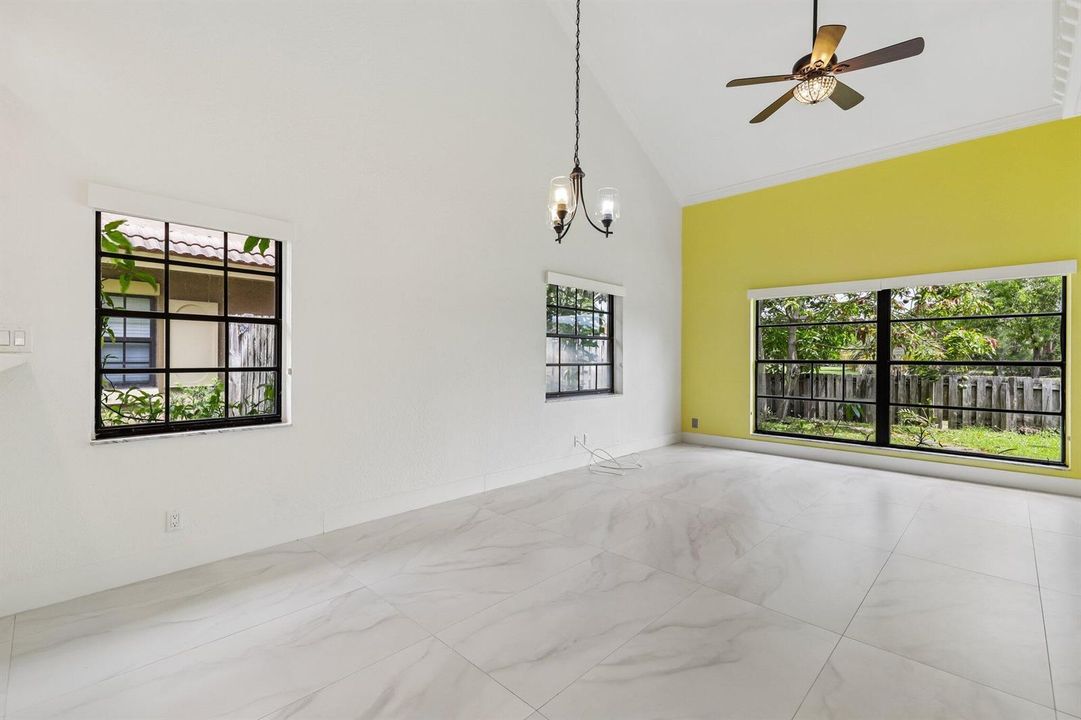4-web-or-mls-Riverside Dr-S0607-004