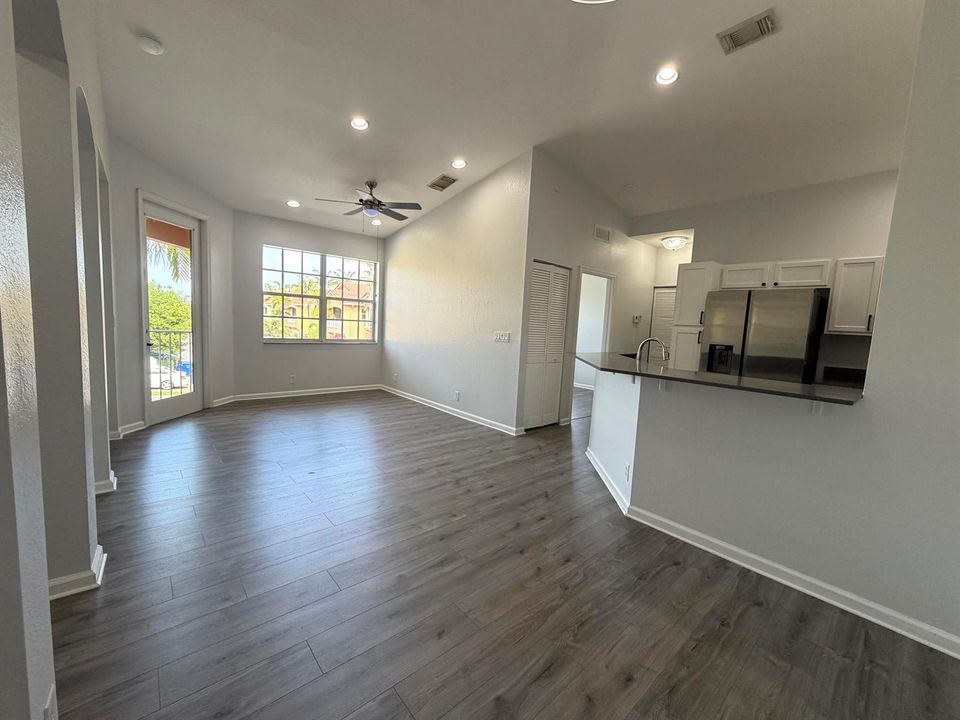Livingroom to kitchen