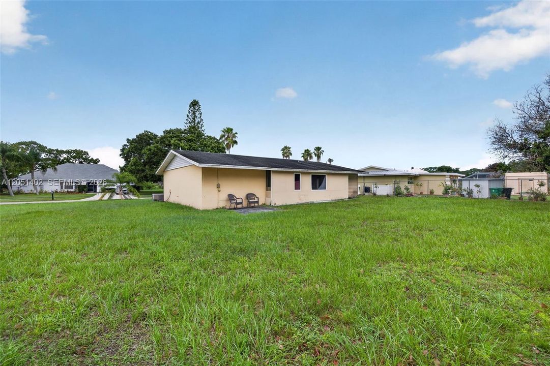 For Sale: $239,000 (2 beds, 2 baths, 1303 Square Feet)