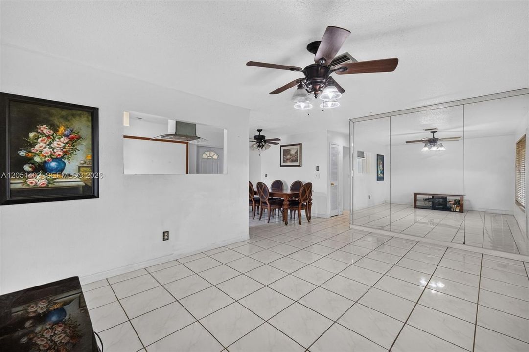 For Sale: $239,000 (2 beds, 2 baths, 1303 Square Feet)