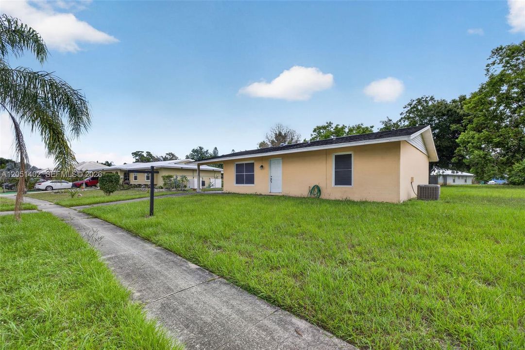 For Sale: $239,000 (2 beds, 2 baths, 1303 Square Feet)