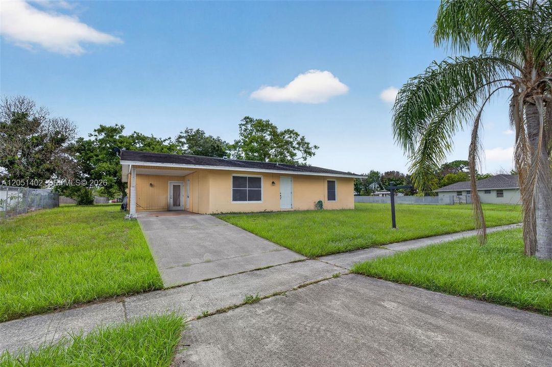 For Sale: $239,000 (2 beds, 2 baths, 1303 Square Feet)