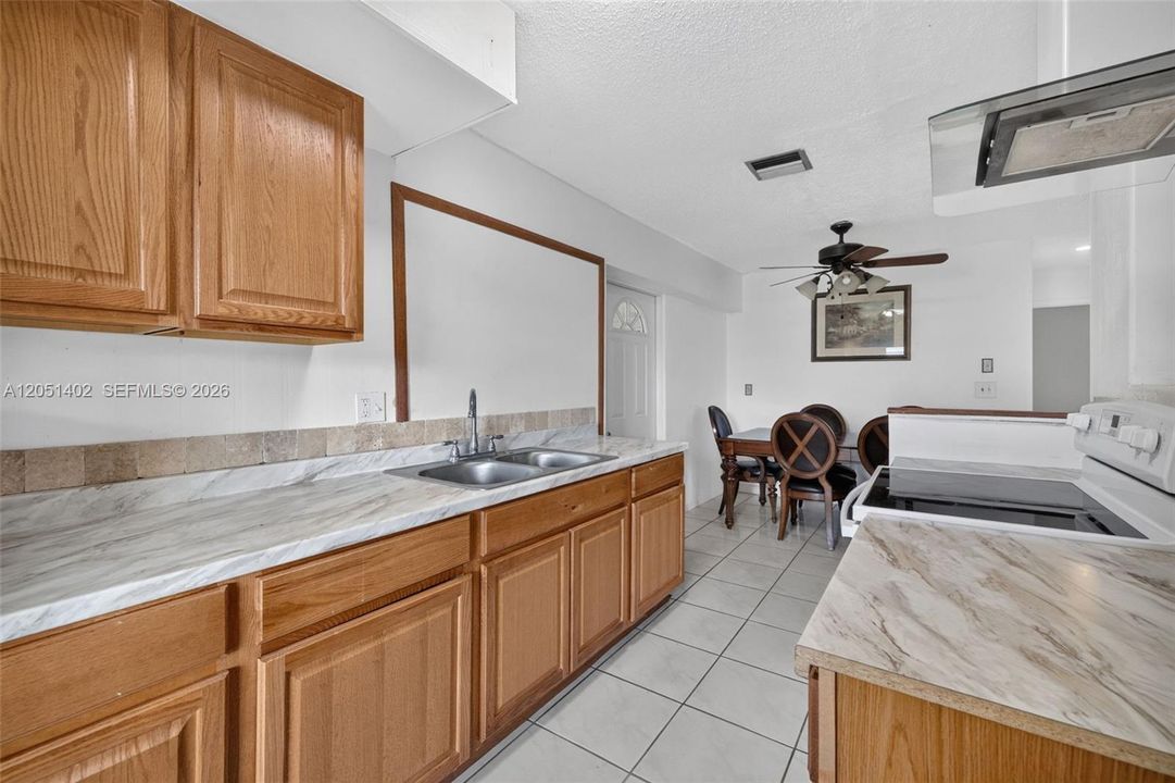 For Sale: $239,000 (2 beds, 2 baths, 1303 Square Feet)