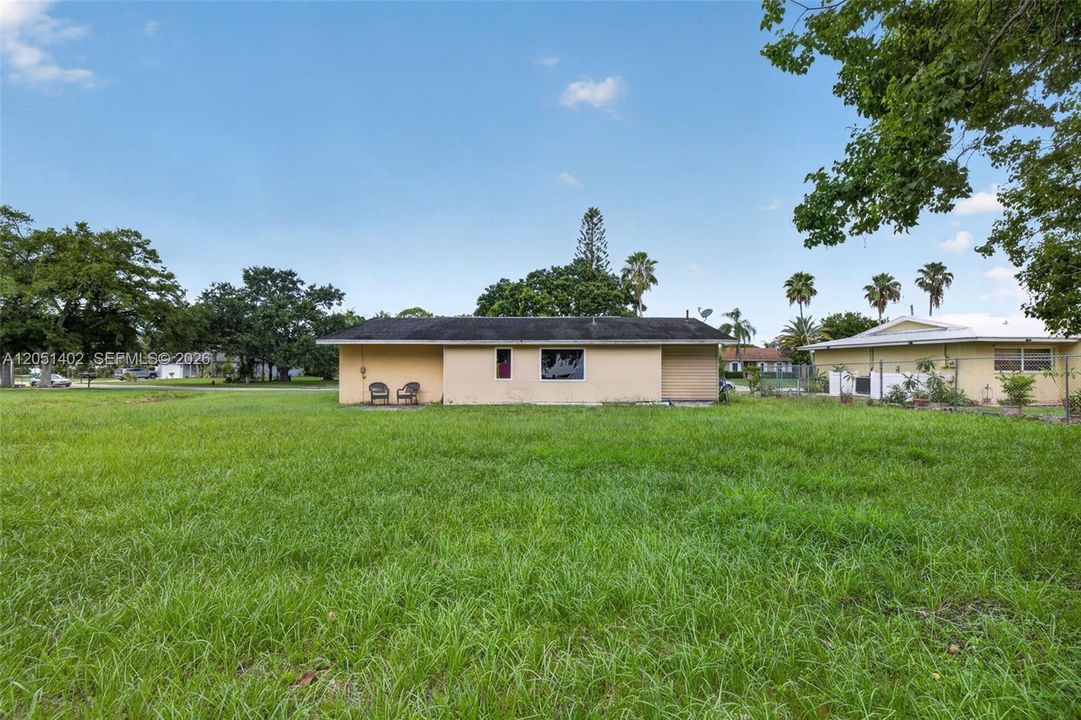 For Sale: $239,000 (2 beds, 2 baths, 1303 Square Feet)
