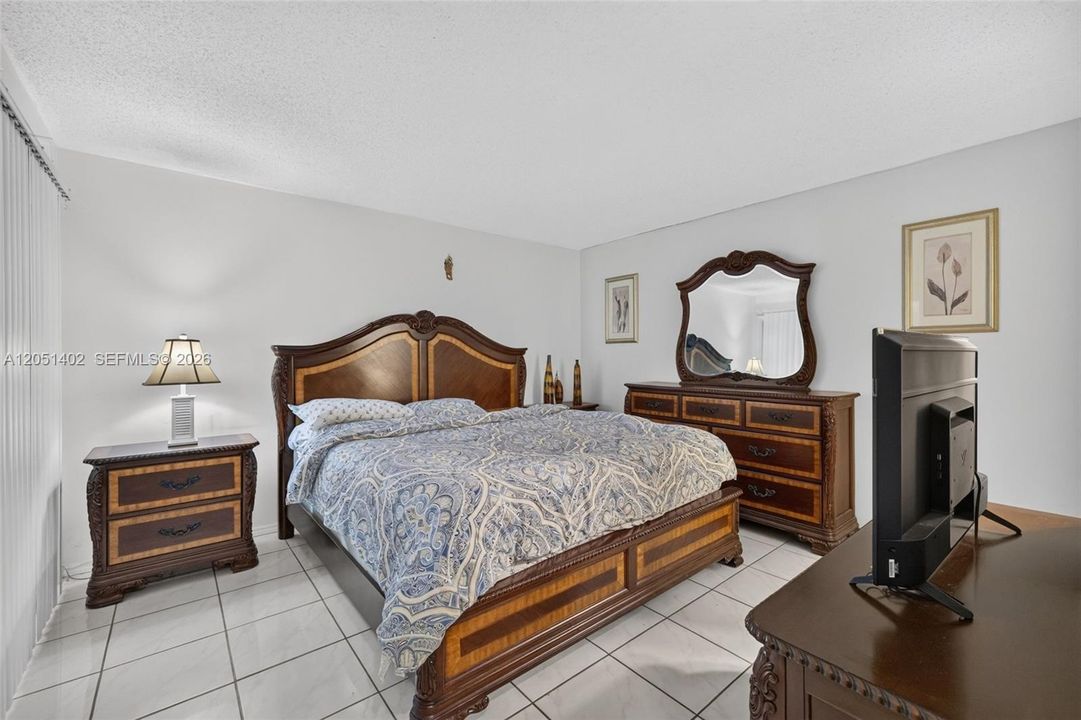 For Sale: $239,000 (2 beds, 2 baths, 1303 Square Feet)