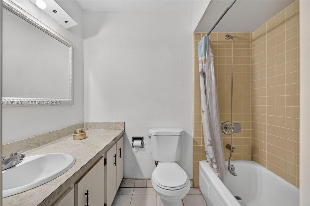 For Sale: $239,000 (2 beds, 2 baths, 1303 Square Feet)