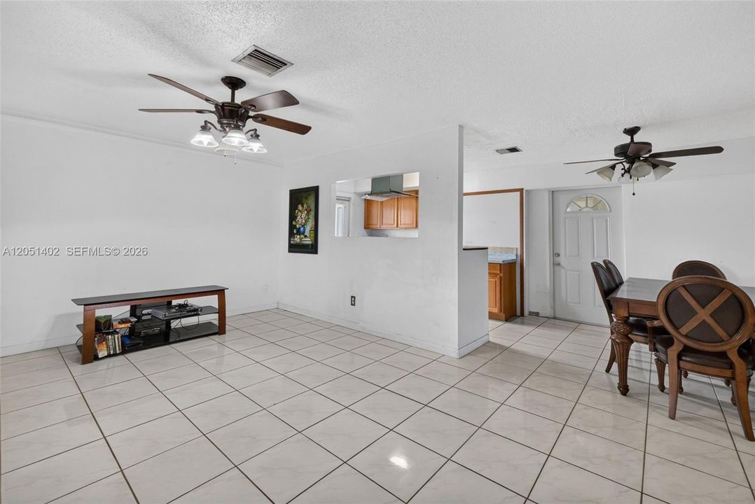 For Sale: $239,000 (2 beds, 2 baths, 1303 Square Feet)