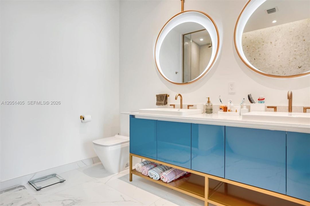 For Rent: $11,000 (2 beds, 2 baths, 875 Square Feet)