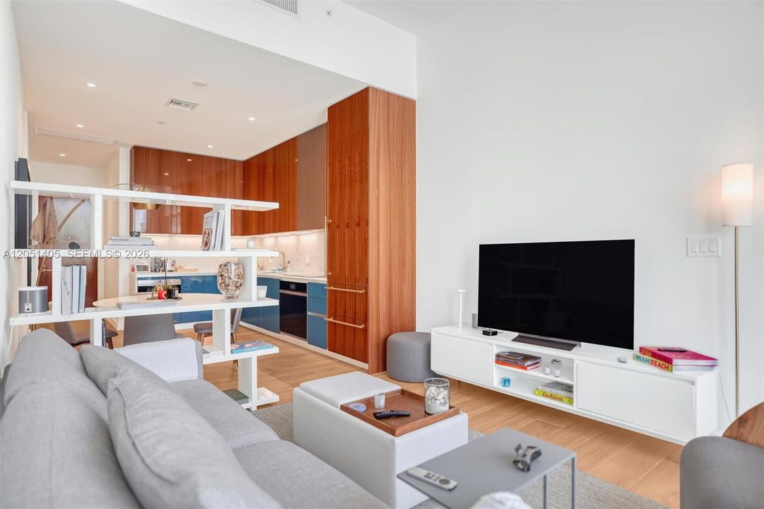 For Rent: $11,000 (2 beds, 2 baths, 875 Square Feet)