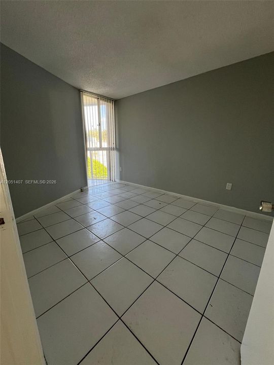 For Rent: $2,000 (2 beds, 2 baths, 925 Square Feet)
