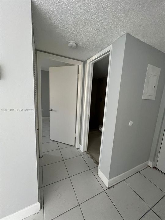 For Rent: $2,000 (2 beds, 2 baths, 925 Square Feet)
