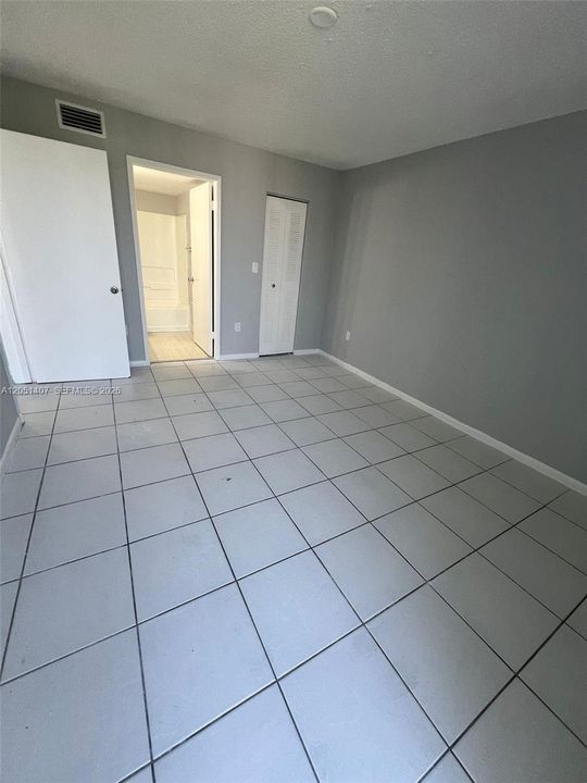For Rent: $2,000 (2 beds, 2 baths, 925 Square Feet)