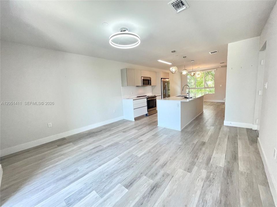 For Sale: $463,500 (2 beds, 2 baths, 1273 Square Feet)