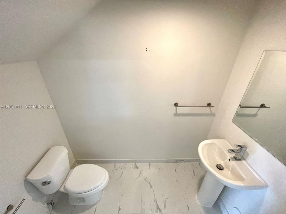For Sale: $463,500 (2 beds, 2 baths, 1273 Square Feet)