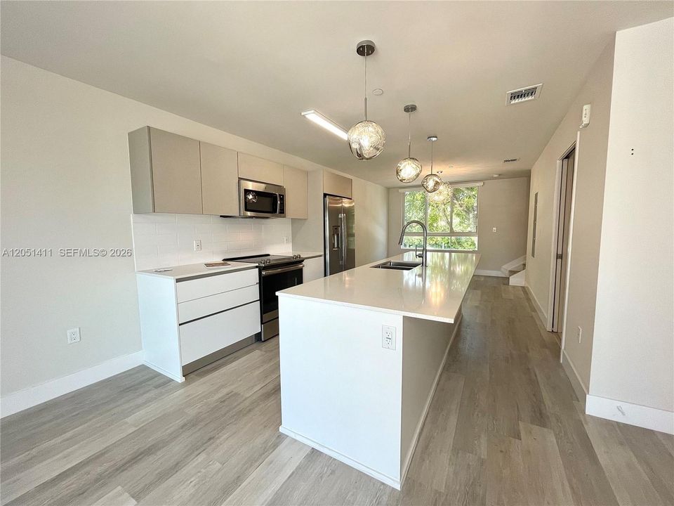 For Sale: $463,500 (2 beds, 2 baths, 1273 Square Feet)