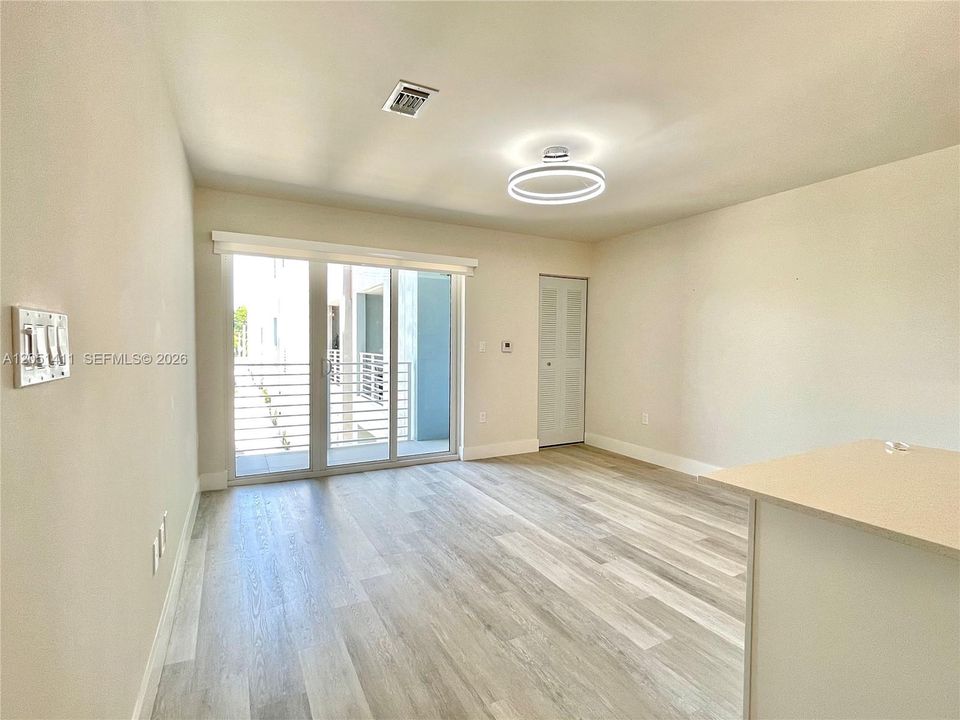 For Sale: $463,500 (2 beds, 2 baths, 1273 Square Feet)