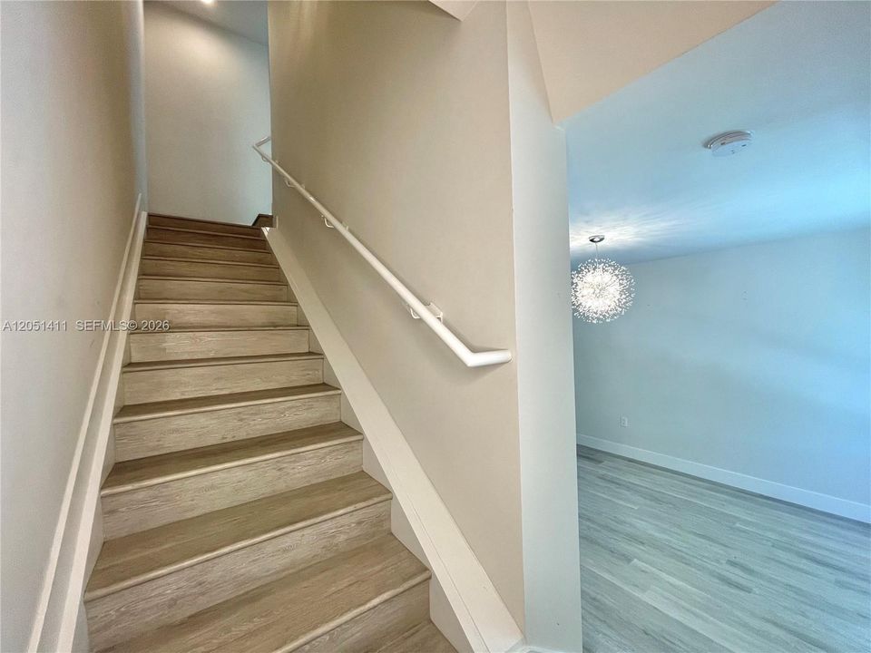 For Sale: $463,500 (2 beds, 2 baths, 1273 Square Feet)