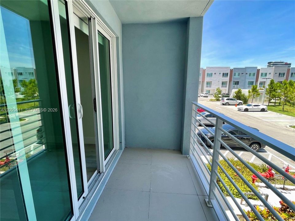 For Sale: $463,500 (2 beds, 2 baths, 1273 Square Feet)