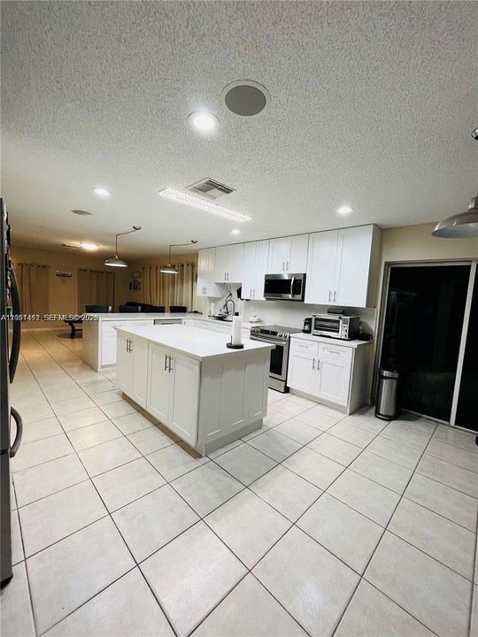 For Sale: $785,000 (4 beds, 2 baths, 2293 Square Feet)