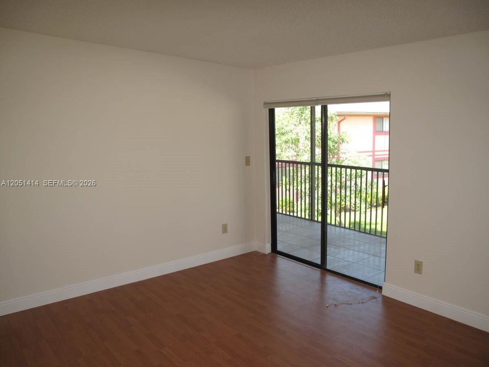 For Rent: $1,650 (2 beds, 2 baths, 827 Square Feet)