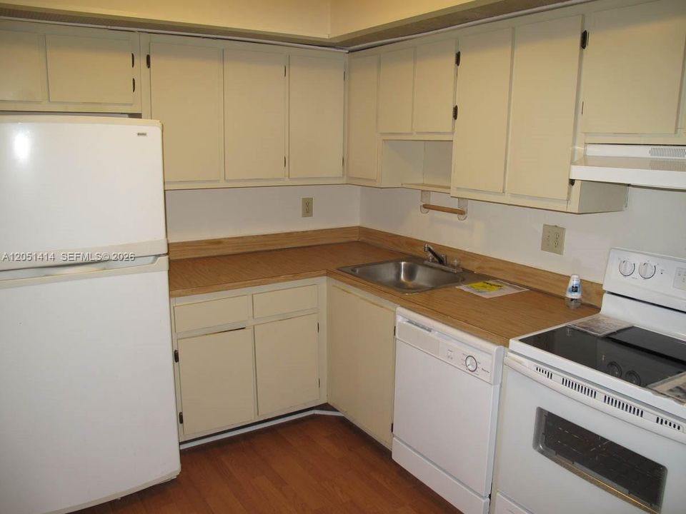 For Rent: $1,650 (2 beds, 2 baths, 827 Square Feet)
