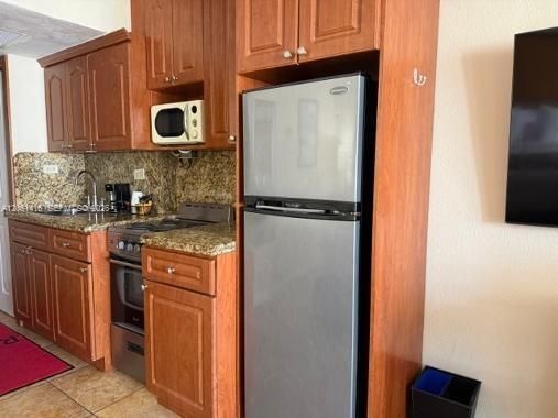 На продажу: $119,000 (1 спален, 1 ванн, 360 Квадратных фут)