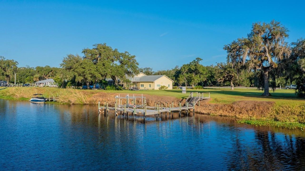 На продажу: $375,000 (0.59 acres)