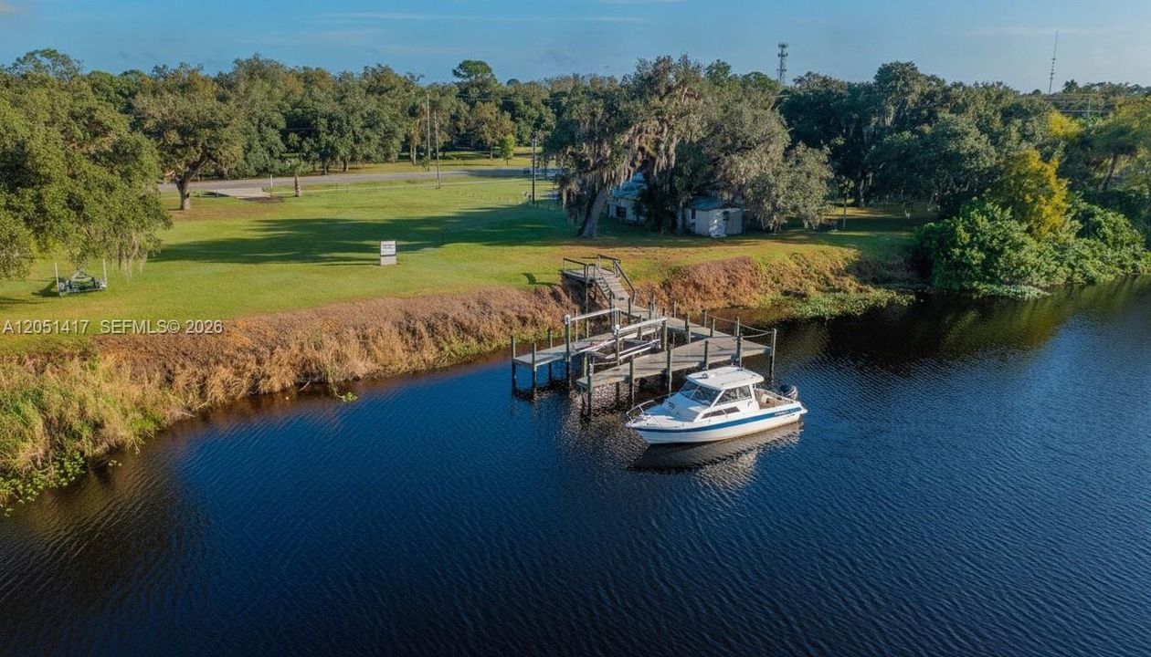 На продажу: $375,000 (0.59 acres)