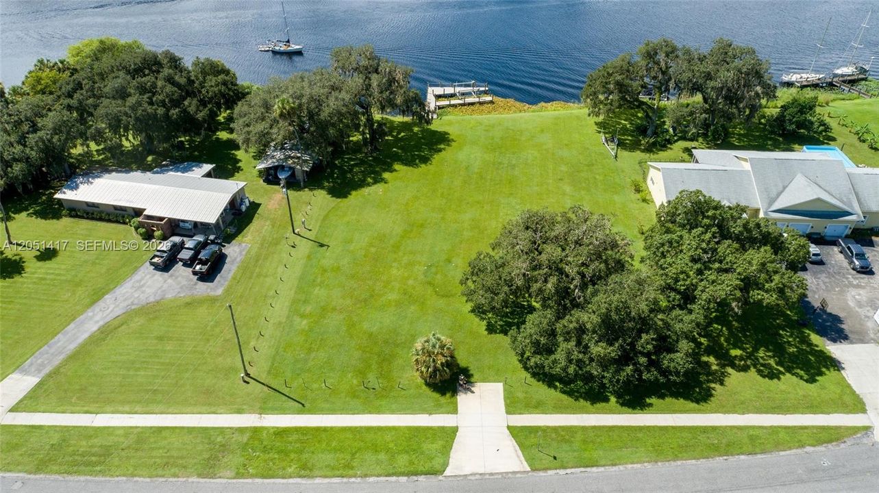 На продажу: $375,000 (0.59 acres)