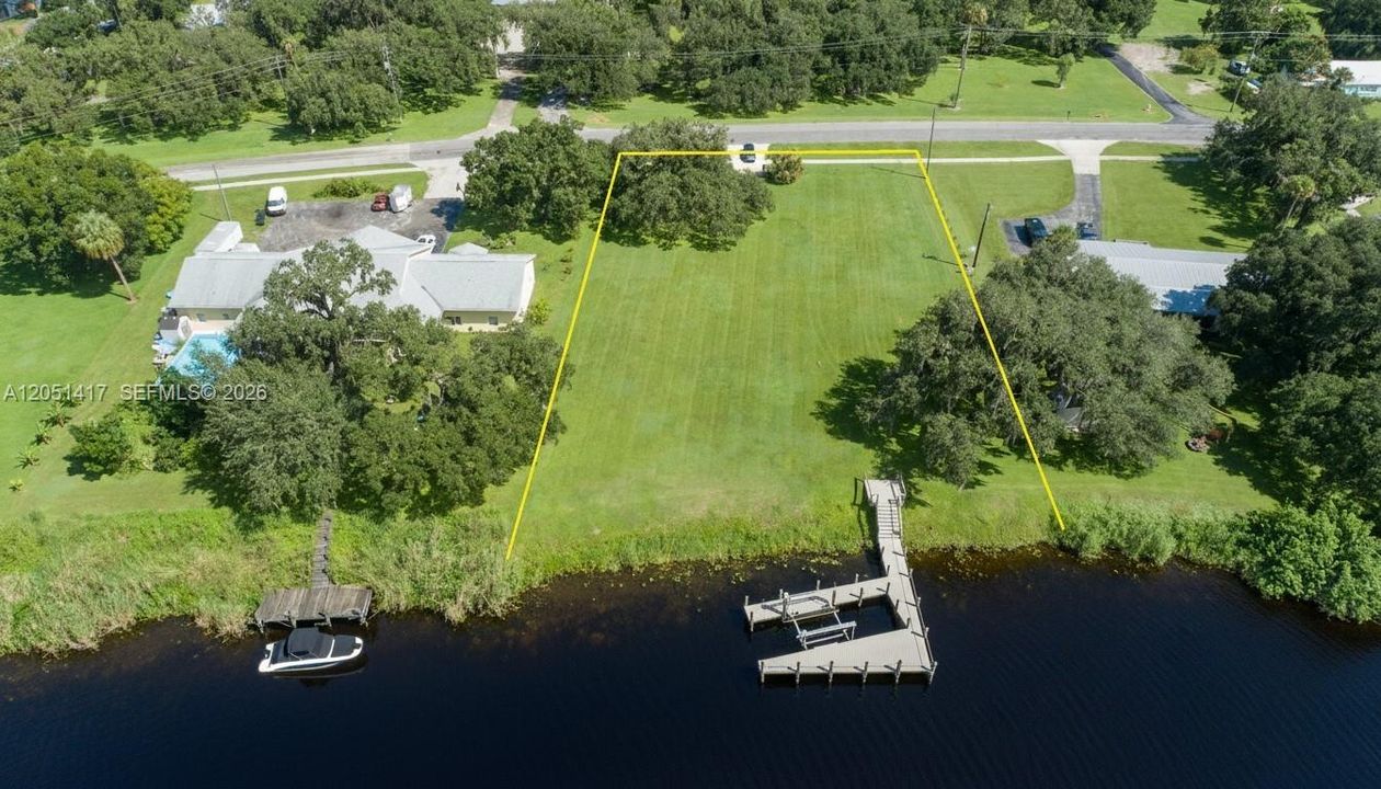 На продажу: $375,000 (0.59 acres)