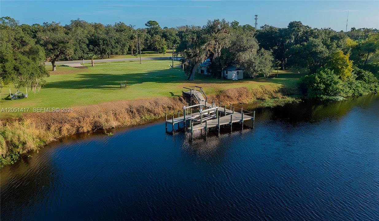 На продажу: $375,000 (0.59 acres)