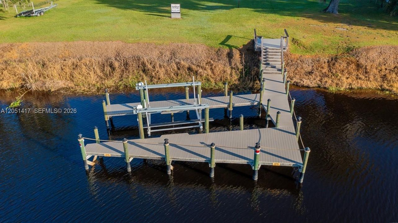 На продажу: $375,000 (0.59 acres)