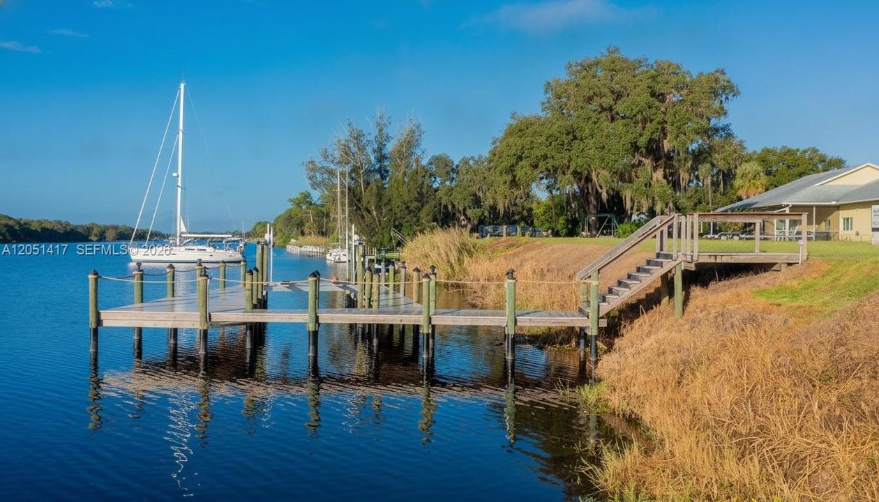 На продажу: $375,000 (0.59 acres)