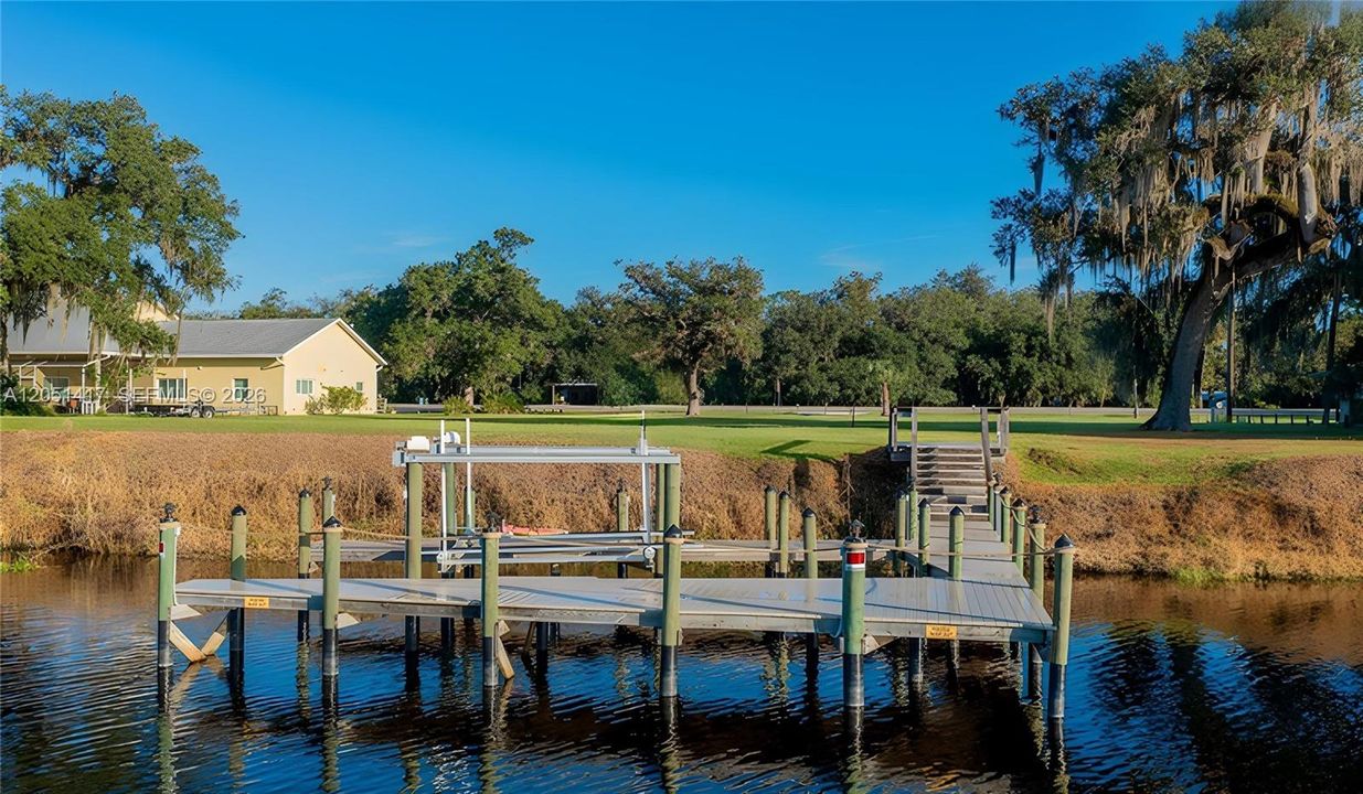На продажу: $375,000 (0.59 acres)