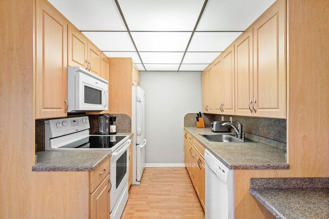 005-2046RexfordC-BocaRaton-FL-33434-SMAL