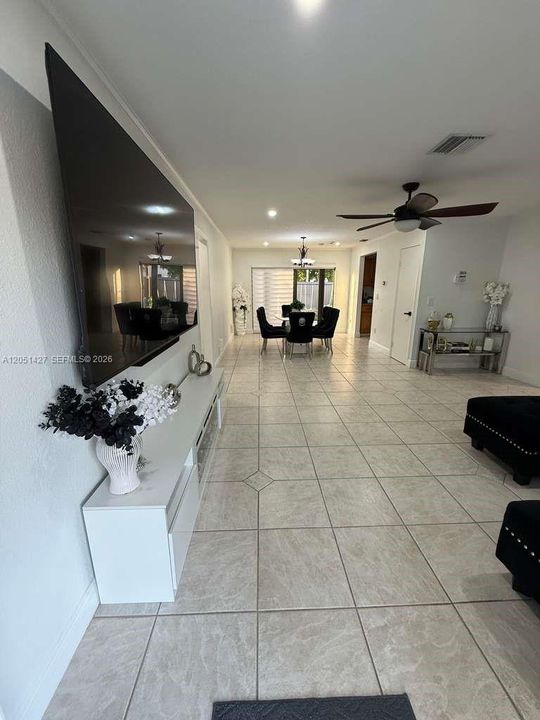 В аренду: $3,250 (4 спален, 2 ванн, 1654 Квадратных фут)